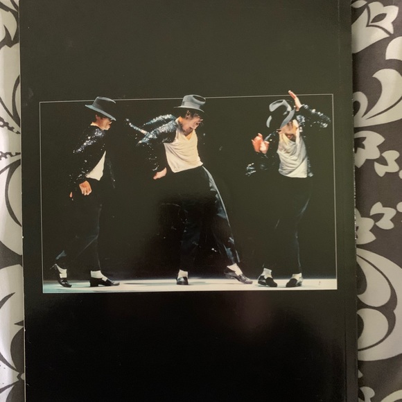 Michael Jackson Tribute Magazine - Picture 2 of 2